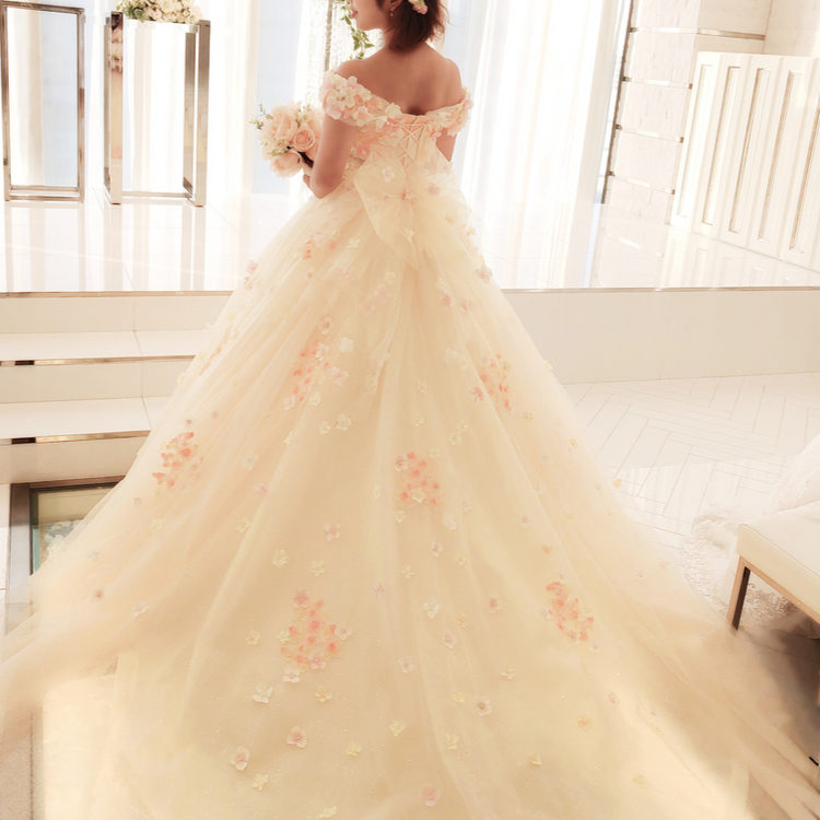 ドレス迷子の花嫁様必見 360度可愛いウェディングドレス Yumi Kastura Dressy ドレシー ウェディングドレス の魔法に Byプラコレ