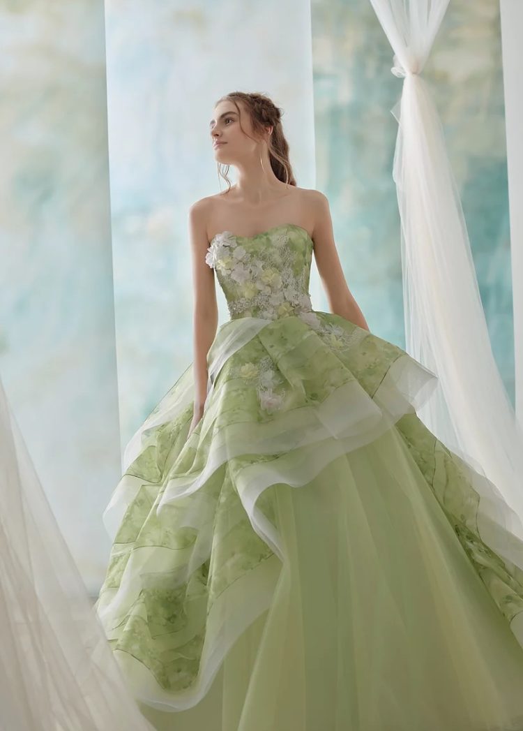 HARDY AMIES の愛されカラードレス | DRESSY【公式】ウェディング