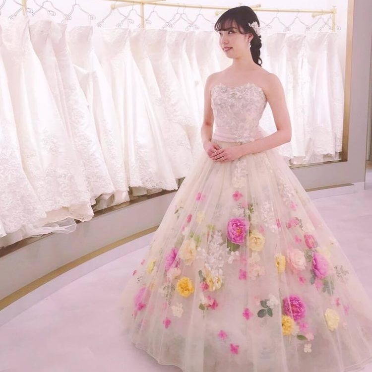 試着レポ Takami Bridal タカミブライダル の上品で可愛らしいカラードレス Dressy ドレシー ウェディングドレス の魔法に Byプラコレ