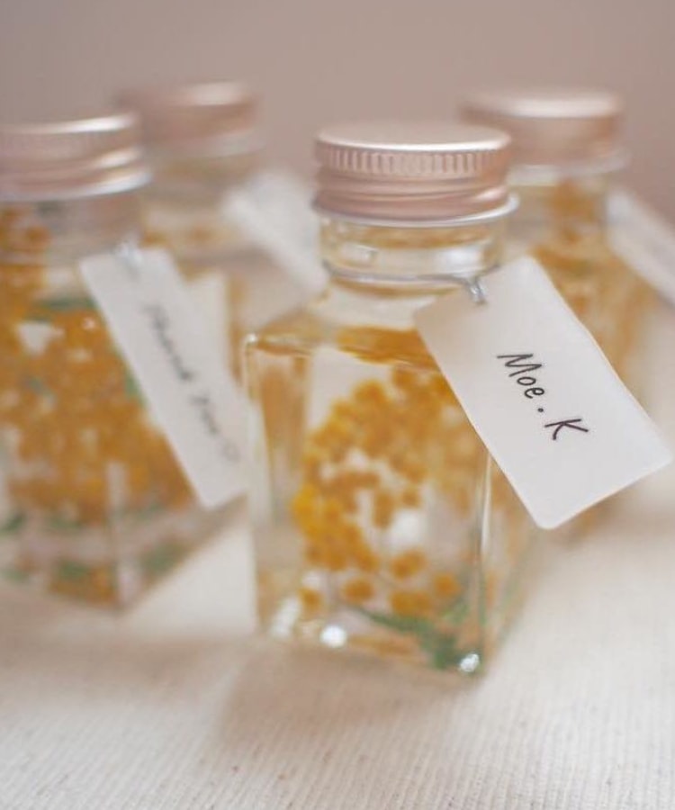 今の 席札 はペーパーアイテムじゃないんです Igで見つけたおしゃれな席札をcheck Dressy ドレシー ウェディングドレスの魔法に Byプラコレ