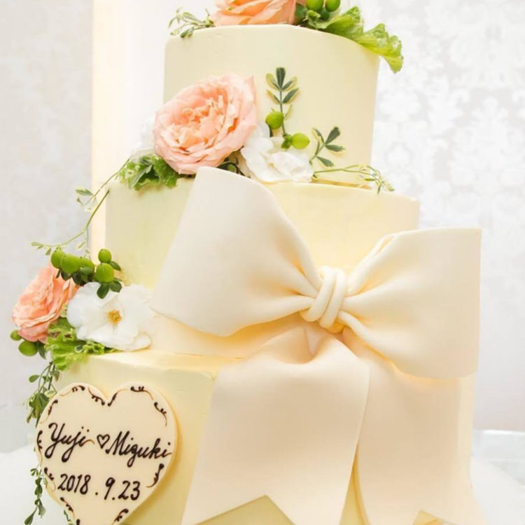 スイート女子集まれ リボンケーキで豪華にウェディング Dressy ドレシー ウェディングドレスの魔法に Byプラコレ