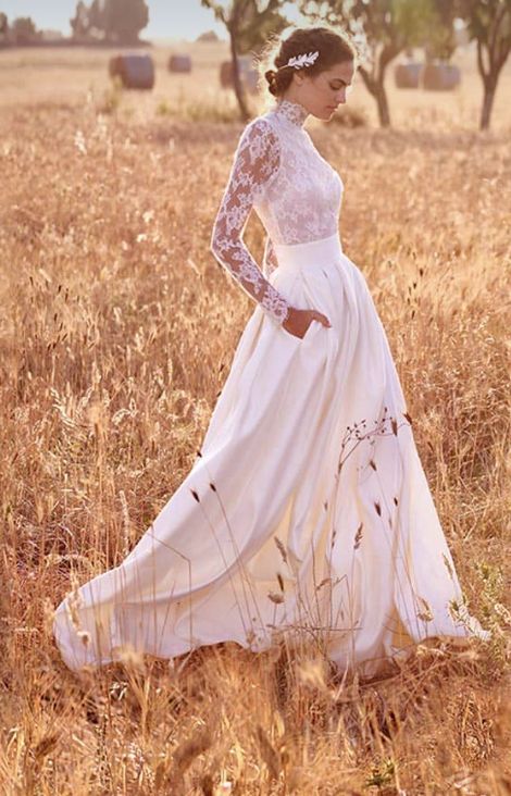 ハイネックウェディングドレスの魅力や基本 おすすめドレスショップもご紹介 Dressy ドレシー ウェディングドレスの魔法に Byプラコレ