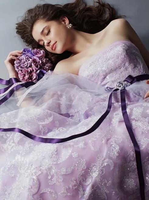 19年 カラードレス 運命のドレス を見つけたい おすすめの令和カラーや 人気ブランドをご紹介 Dressy ドレシー ウェディング ドレス ファッション エンタメニュース