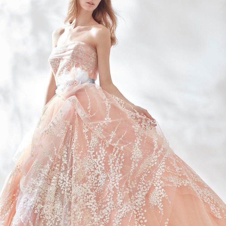 キラキラ好き花嫁さま必見♡光り輝くグリッターウェディングドレスを 