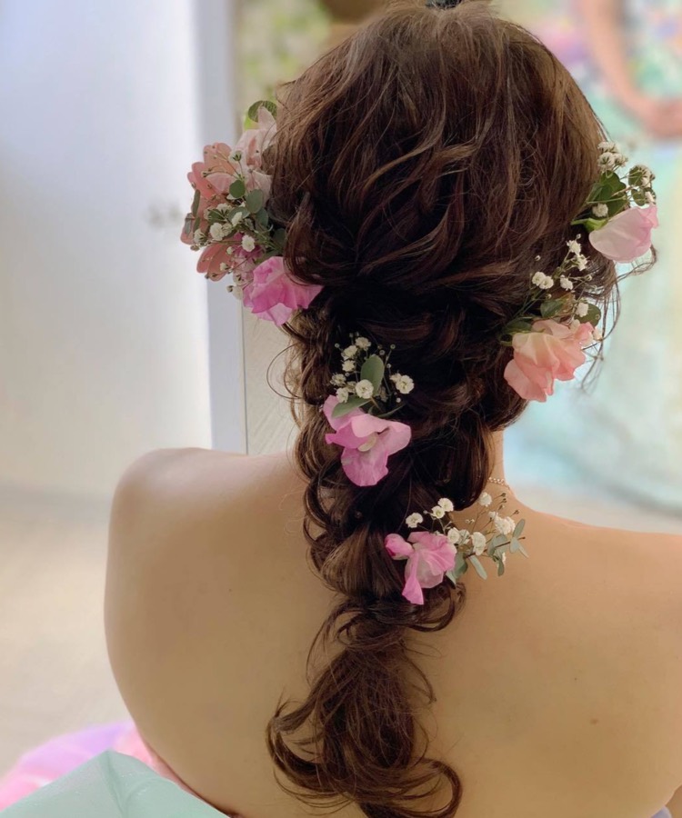 ウェディングドレスに合う生け花を使った髪型 Dressy ドレシー Byプラコレウェディング