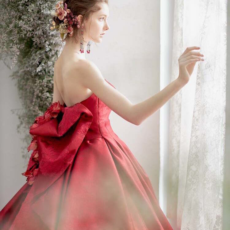 インパクト抜群 19年新作 憧れの 赤色 カラーウェディングドレス特集 Dressy ドレシー ウェディングドレス の魔法に Byプラコレ