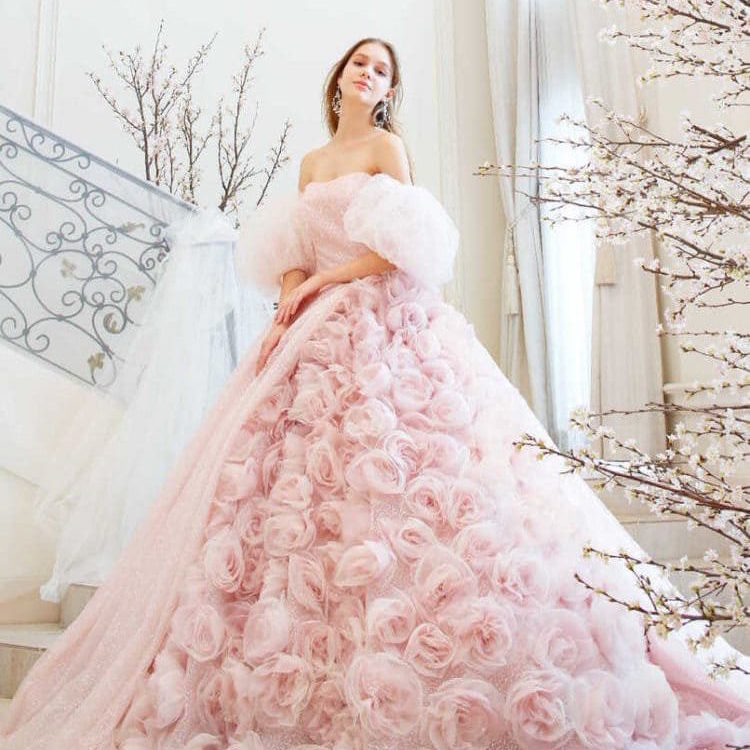 人気ブランド別ピンクのウェディングドレス Dressy ドレシー ウェディングドレスの魔法に Byプラコレ