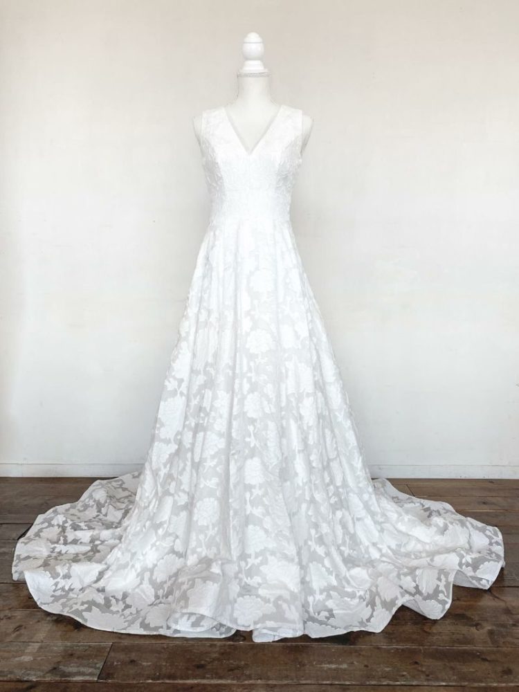 骨格診断 あなたはどのタイプ 自分に似合うドレスの見つけ方 Dressy ドレシー ウェディングドレスの魔法に Byプラコレ