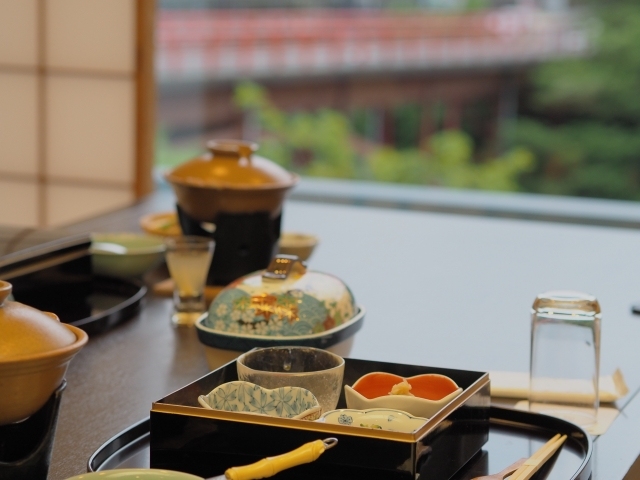 秋田県の顔合わせ食事会をイメージした和食の会席料理
