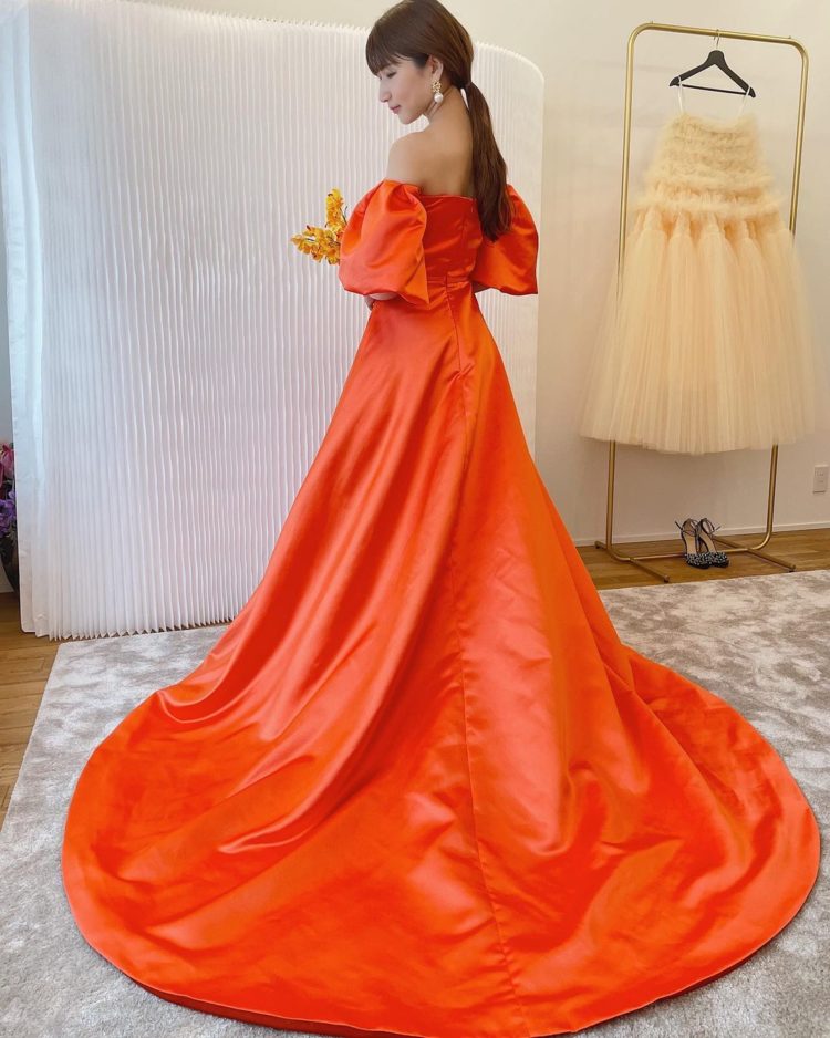 秋婚花嫁必見】 オレンジ・テラコッタカラーのドレスで今っぽお洒落 
