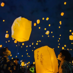 熊本豪雨災害から復興への願いを込めた灯火が夜空を埋め尽くす「人吉スカイランタンフェスティバル」開催