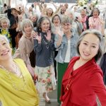 グレイヘアの先駆者中尾ミエさん・近藤サトさんがグレイヘア女性を引き連れ、街を堂々と闊歩！「グレイヘアを楽しもう」篇　新TV-CM 11月9日（水）から全国でOA開始