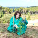 若月佑美が植樹を体験！イヴ・ロシェ×美的・Oggi『美森プロジェクト』が「君津イオンの森づくり」植樹体験に参加しました！