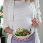 【妊婦さん必見】妊娠中に食べちゃダメなものってなあに？妊娠時期別に食事の注意点もご紹介します♡