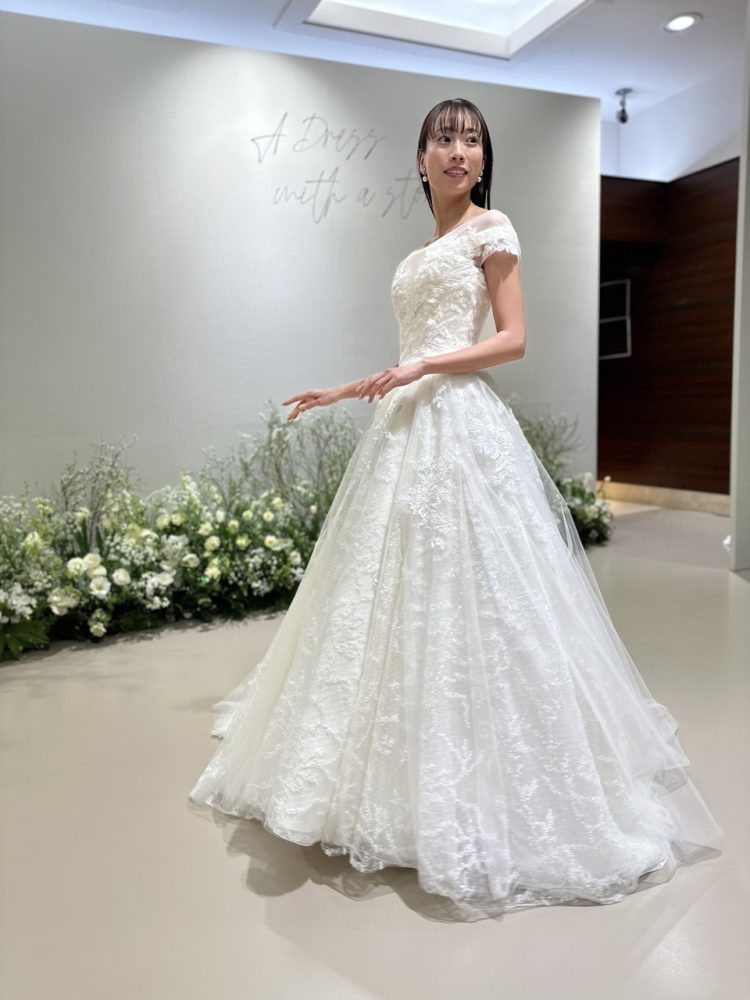 ブライダリウムミュー　パイピングベール ブライダリウムミュー パイピングベール ラメ入りロングベール