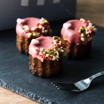 いちごのチョコにドライいちご！　カヌレ専門店「立町カヌレ」から春らしい季節限定商品が販売開始