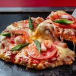 「FUGETSU　USA」限定　2001年販売されたお好み焼き鶴橋風月×USAの特別メニューが姿を変えて復活！第一弾は当時人気NO.1の「Falo USA お好み焼きピザ」が姿を変えて登場