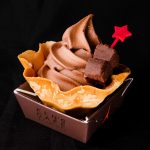 【ケンズカフェ東京】日本一のガトーショコラが待望のチョコソフトクリームに。「KEN’Sクリオロ・ソフト」6月1日(木)よりTOKYOタワー店限定で販売！