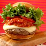 クア・アイナ　暑い夏にピッタリの旨辛バーガー大人気の『スパイシーバーガー』3種が2023年7月5日(水)より販売開始！