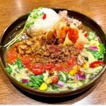 歴史を紡ぐ。大阪和風出汁カレーと沖縄料理の融合！「炙りソーキ×出汁タコライス×和風出汁カレー」