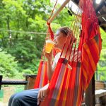 【クロスホテル札幌】ホテル前庭に、ゆらゆら揺れる20席の“ハンモック”が登場カフェ＆バー「ハンギングガーデン2023」7月21日から開催