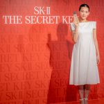SK-Ⅱグローバルアンバサダーの綾瀬はるかさんが登場！肌年齢27歳を保つ秘訣は「肌と会話をしながらのスキンケア」と告白