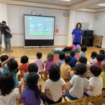 ８月８日は「ブルーベリーの日」目の総合健康企業わかさ生活が京都市たかせ保育園の全園児82名にブルーベリー果実をサプライズプレゼントしました。