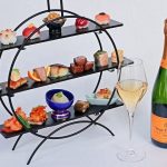 まるでアフタヌーンティーのような「和前菜とシャンパーニュ」。1日2組限定メニューでウイークエンドディナーを軽やかに華やかに