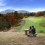 嬬恋プリンスホテル 浅間連峰とハートが見える標高1,122（いいふうふ）ｍの高台で、愛を叫ぼう秋の美しい高原を眺めて愛を深める特等席「愛妻ベンチ」設置期間：2023年11月18日（土）まで