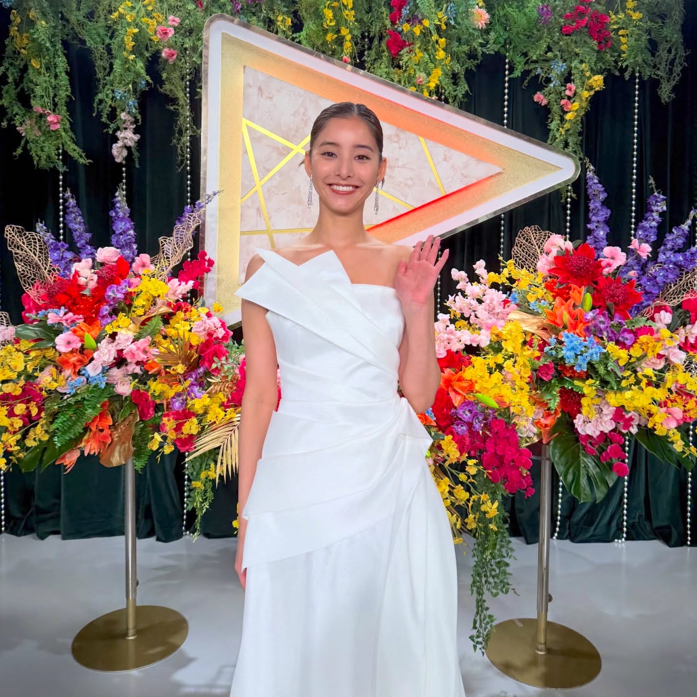 新木優子さんドレス姿