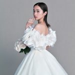 堀田真由さんが雑誌のオフショットでウェディングドレス姿を披露!過去に着用されたウェディングドレスまとめ