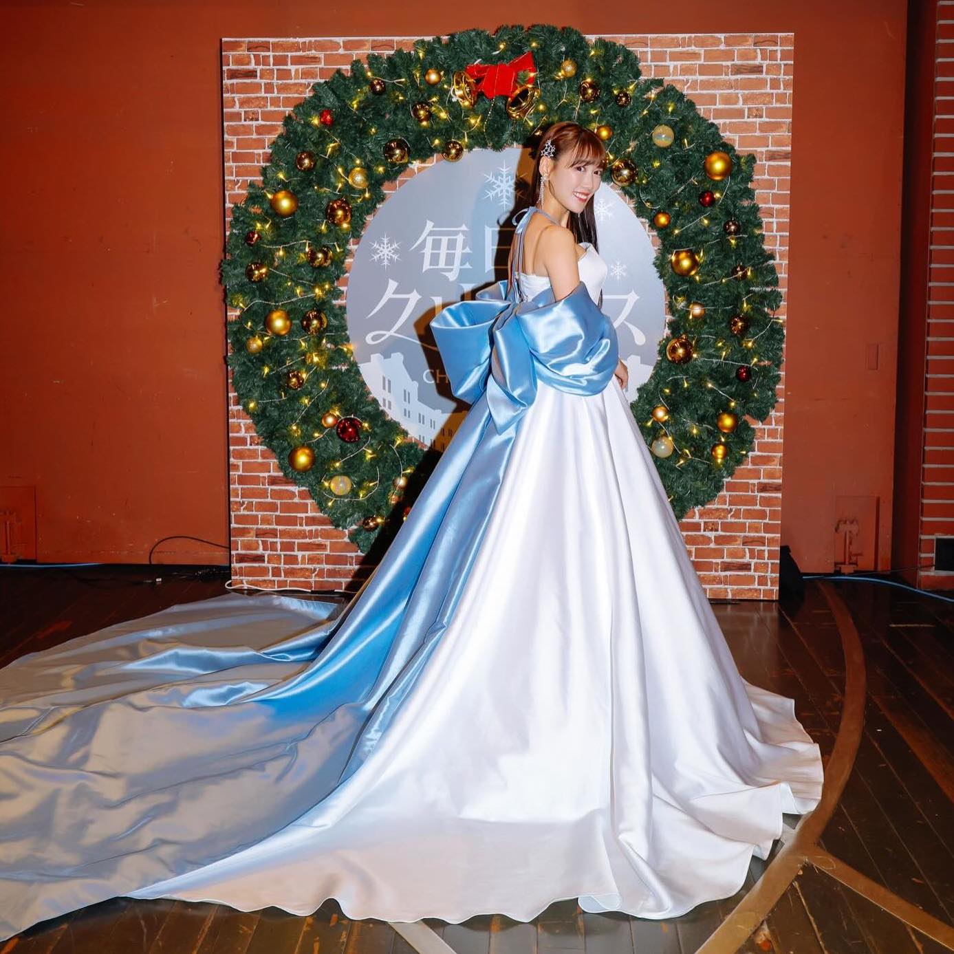 高城れにウェディングドレス姿