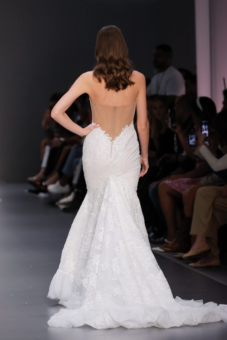 BARCELONA BRIDAL FASHION WEEK2024】ALLURE BRIDALSドレス