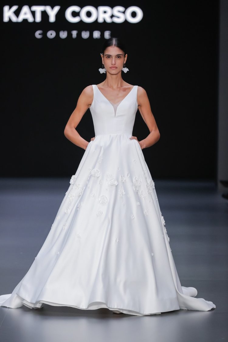 BARCELONA BRIDAL FASHION WEEK2024】KATY CORSOドレスショー