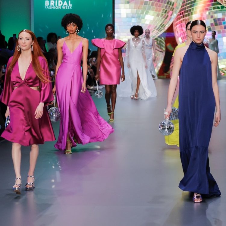 【新品同様】40 マリココウガ　春夏　上質　女優　レース×ラメ　ブルー　ドレス BARCELONA BRIDAL FASHION WEEK2024】MARYLISE, REMBO STYLING & CARTA