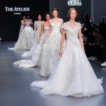 【BARCELONA BRIDAL FASHION WEEK2024】THE ATELIER BY PROF. JIMMY CHOOドレスショー｜Spring / Summer 2025 Bridal collection<Luminous Reverie ></noscript><img class=