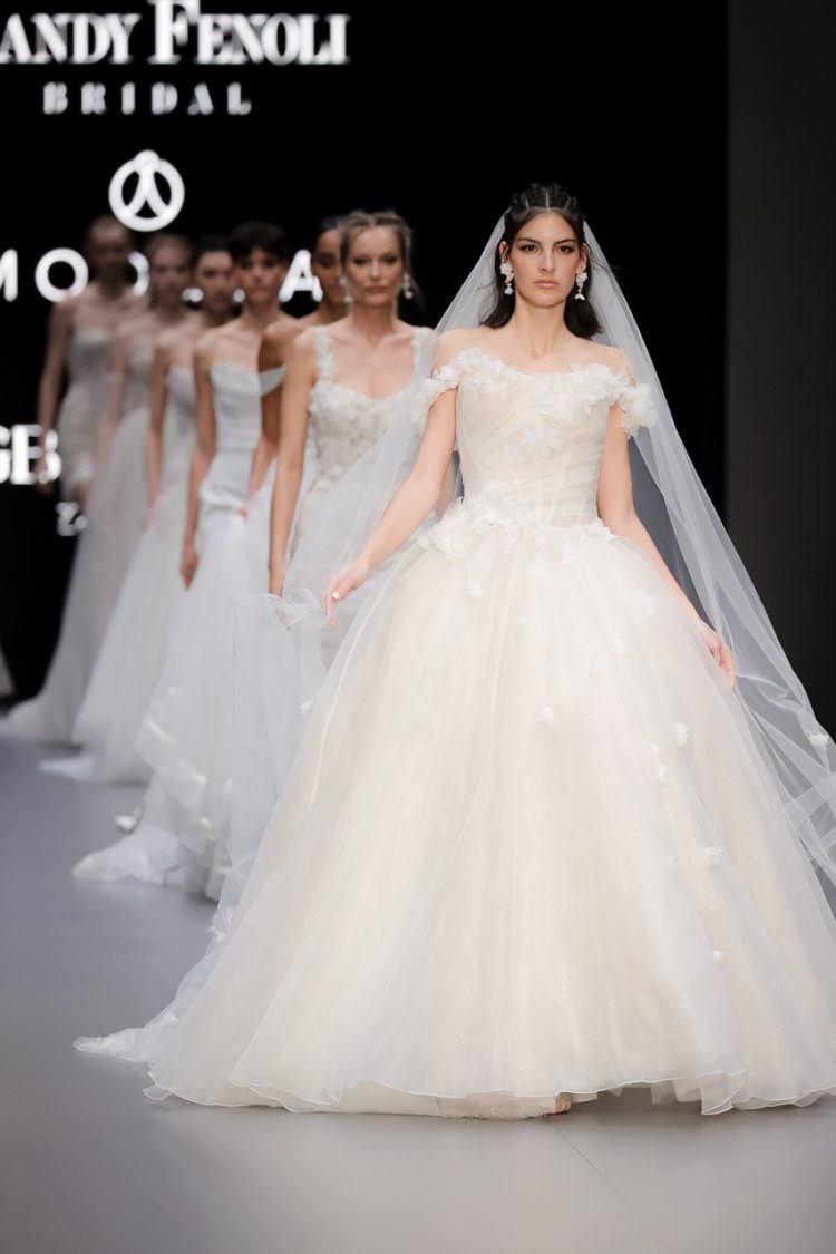 BARCELONA BRIDAL FASHION WEEK2024】GLOBAL BRIDAL HOUSEドレスショー｜MODECA, GBS  HERVE PARIS, LIBELLE BRIDAL, RANDY FENOLI BRIDAL新コレクション - DRESSY【公式】 ウェディングドレス・ファッション・エンタメニュース - Page 4