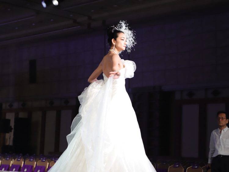 桂由美ウェディングドレスホワイトドレス白いドレス発表会結婚式