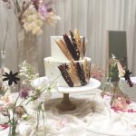 映えるウェディングケーキの新定番『ブラシストロークケーキ』って知ってる？