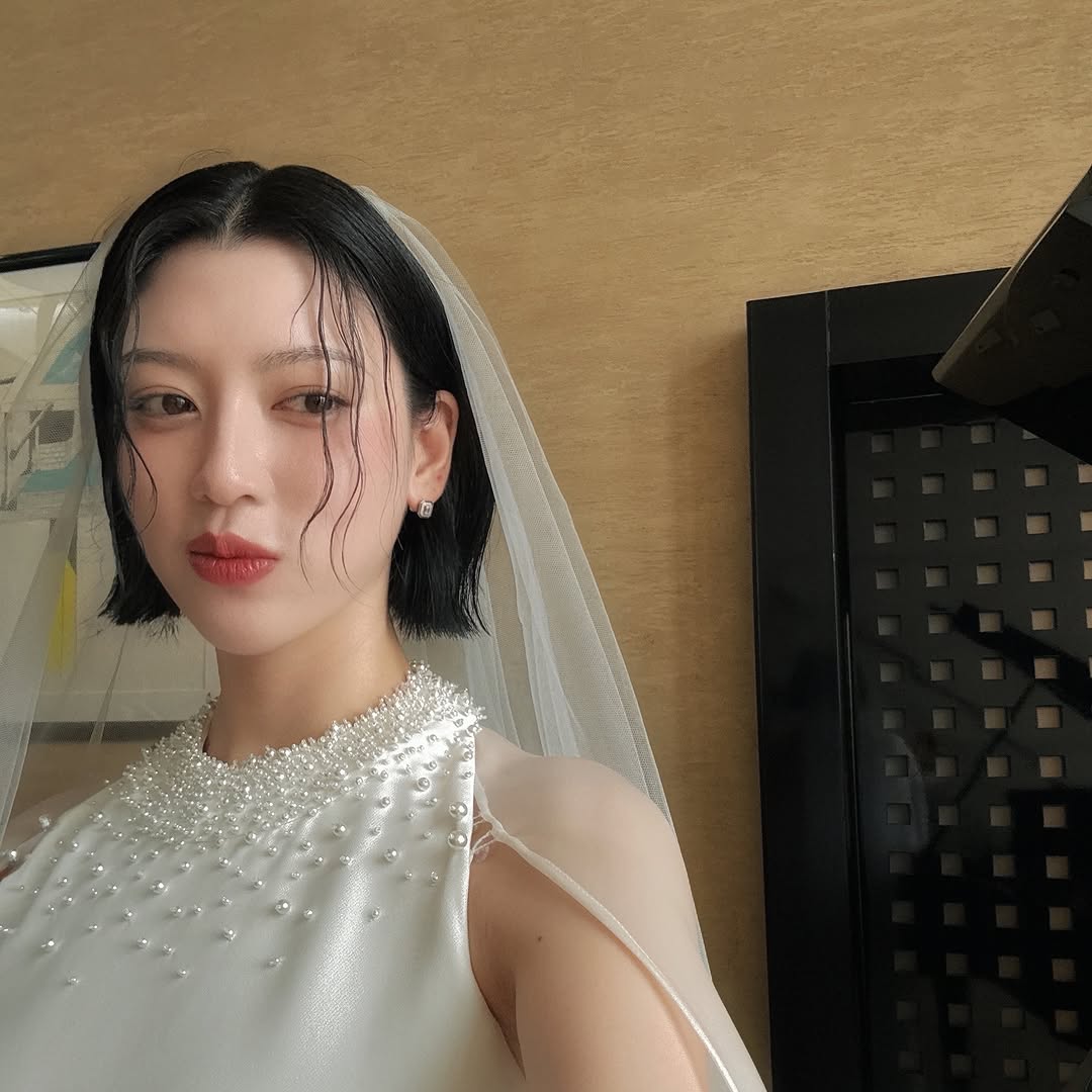三吉彩花さんのウェディングドレス姿
