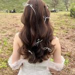【細リボンヘア】ダウンヘア・アップヘアにも似合う！「細いリボン」を使った韓国っぽいウェディングヘア８選♡