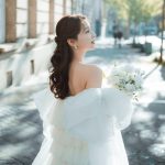 モデルの麻亜里さんがパリでの前撮りフォトを公開！クリスマス婚の発表や素敵なウェディングドレス姿をチェック♡