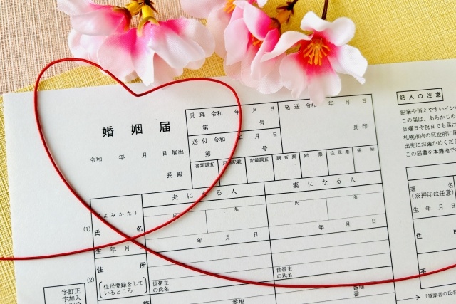 婚姻届の証人とは