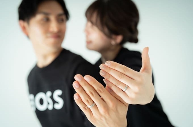 指輪を使った入籍フォト