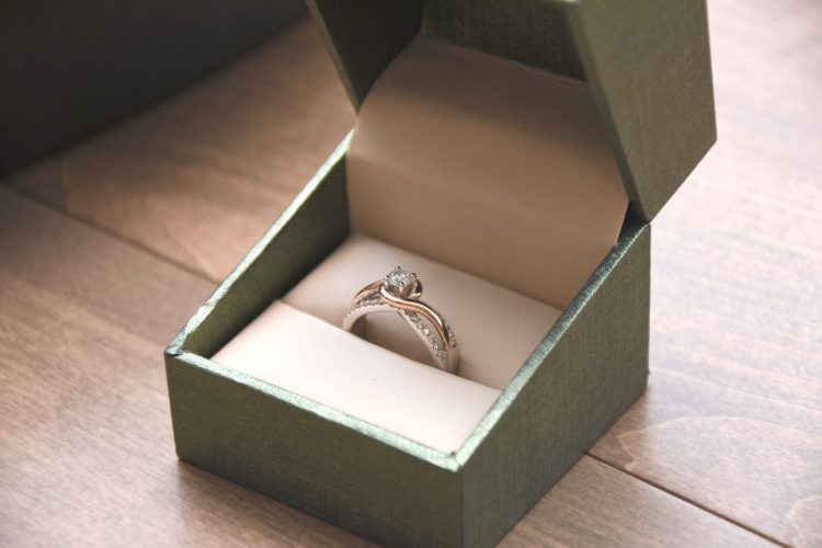 婚約指輪 買う前に