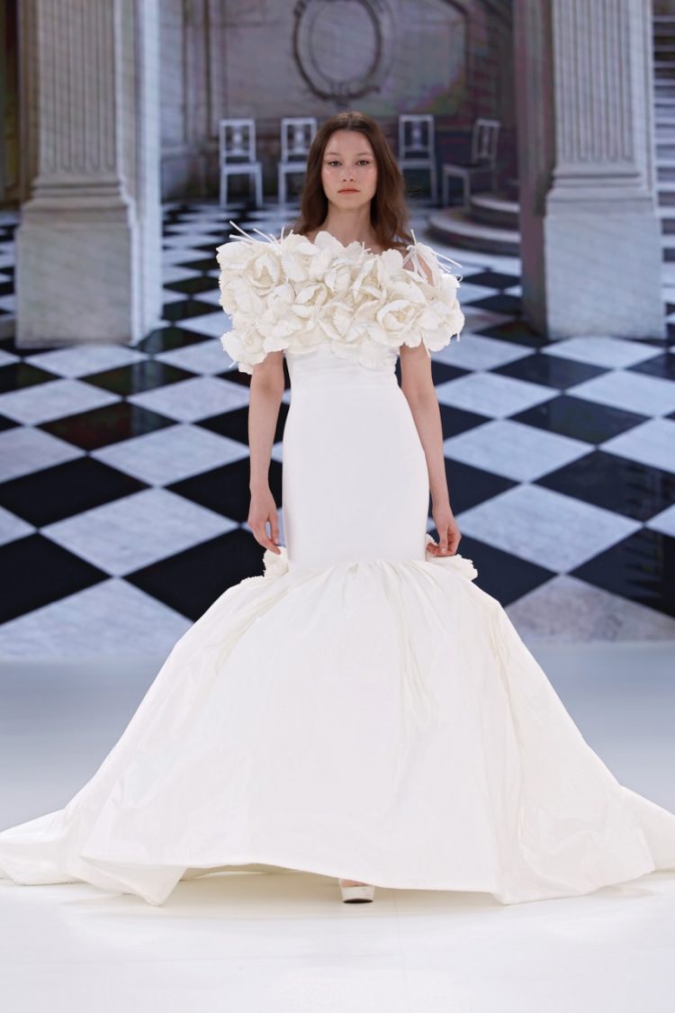 【BBFW2025】Yolancris(ヨーランクリス)ドレスショー ブライダルコレクション「Paradoxe」