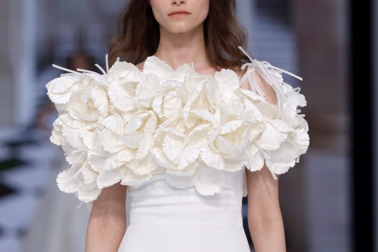 【BBFW2025】Yolancris(ヨーランクリス)ドレスショー ブライダルコレクション「Paradoxe」