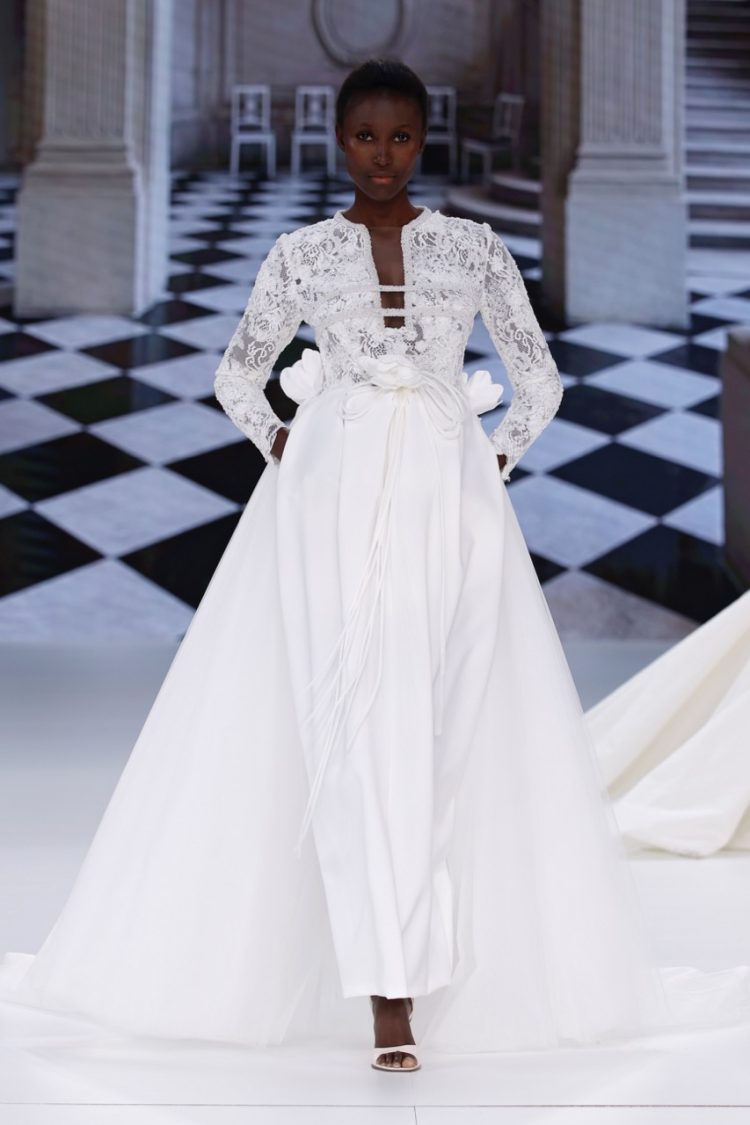 【BBFW2025】Yolancris(ヨーランクリス)ドレスショー ブライダルコレクション「Paradoxe」