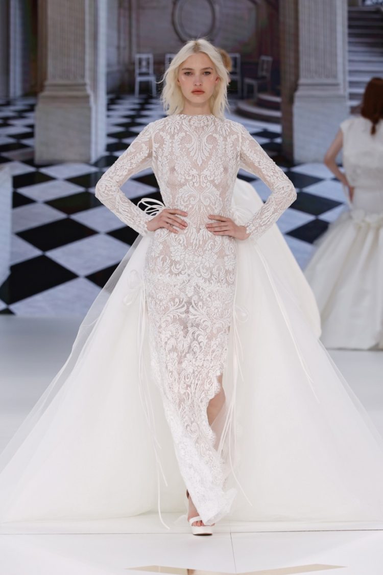 【BBFW2025】Yolancris(ヨーランクリス)ドレスショー ブライダルコレクション「Paradoxe」