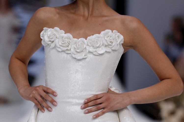 【BBFW2025】Yolancris(ヨーランクリス)ドレスショー ブライダルコレクション「Paradoxe」